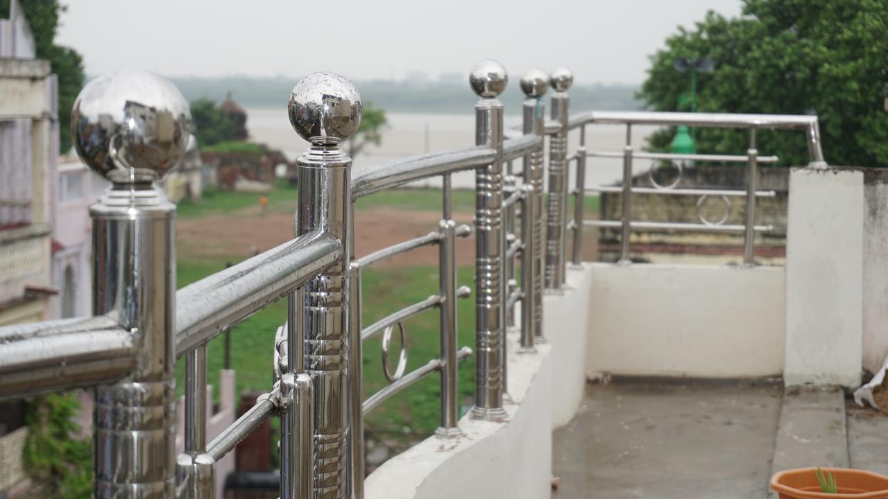 Golden River Varanasi Exteriör bild